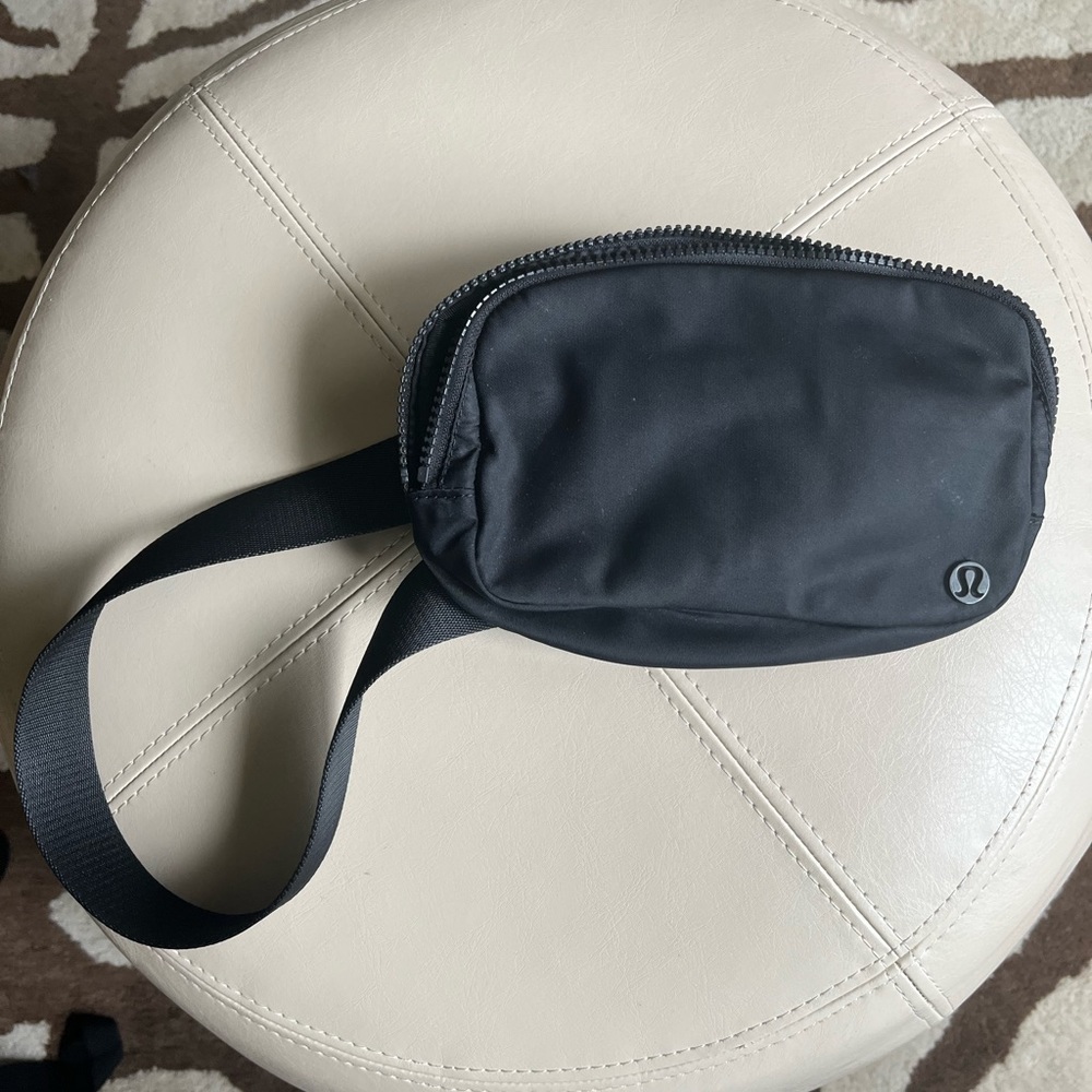 Lululemon Everywhere Belt Bag Black